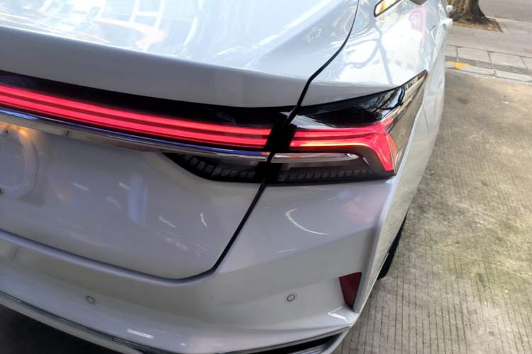 Used Dongfeng Aeolus Yixuan MAX 2023 1.5T Super-Powered Dad Edition Right Rear Taillight