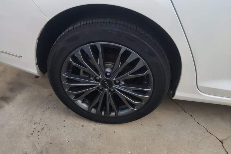 Used Dongfeng Aeolus Yixuan MAX 2023 1.5T Ultra-Stylish Trendsetting Dad Edition Right Rear Wheel Hub