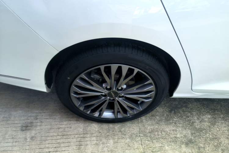 Used Dongfeng Aeolus Yixuan MAX 2023 1.5T Super-Powered Dad Edition Right Rear Wheel Hub