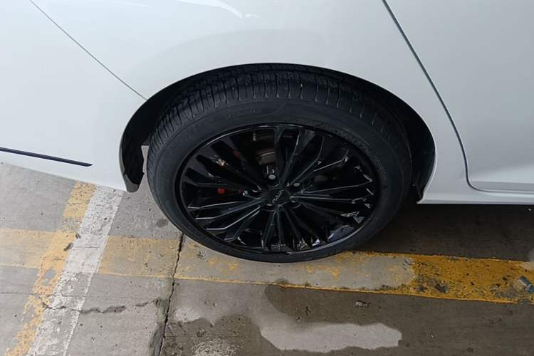 Used Dongfeng Aeolus Yixuan MAX 2023 1.5T Super Cool Trendy Dad Edition Right Rear Wheel Hub
