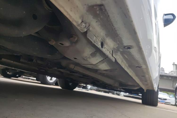 Used Dongfeng Aeolus Yixuan MAX 2023 1.5T Ultra-Stylish Trendsetting Dad Edition Right Side Sill