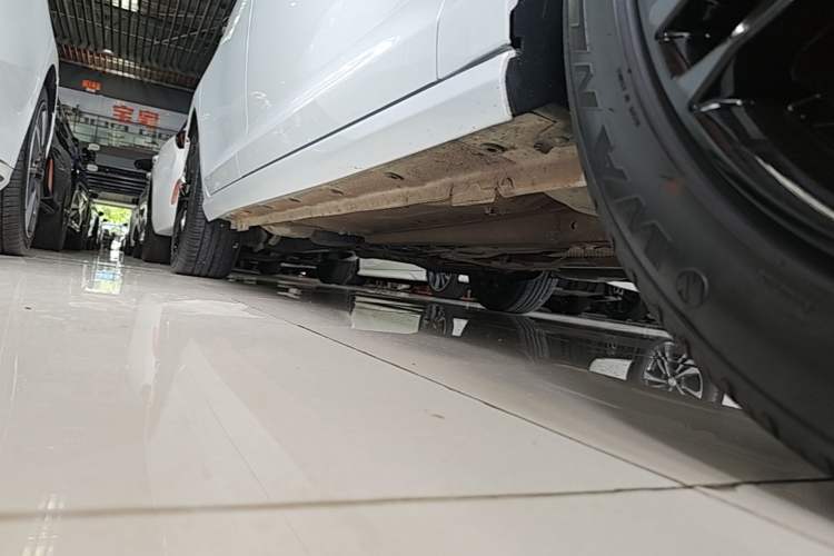 Used Dongfeng Aeolus Yixuan MAX 2023 1.5T Super Cool Trendy Dad Edition Right Side Sill