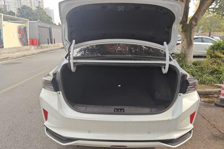 Used Dongfeng Aeolus Yixuan MAX 2023 1.5T Super Cool Trendy Dad Edition Trunk