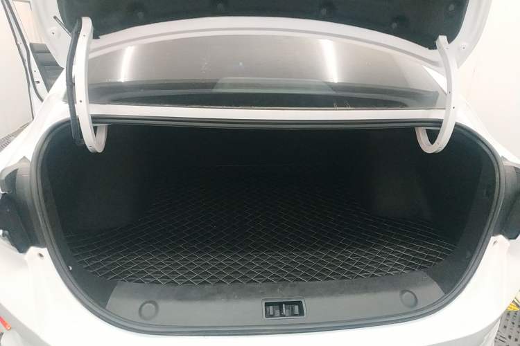 Used Dongfeng Aeolus Yixuan MAX 2023 1.5T Super-Powered Dad Edition Trunk