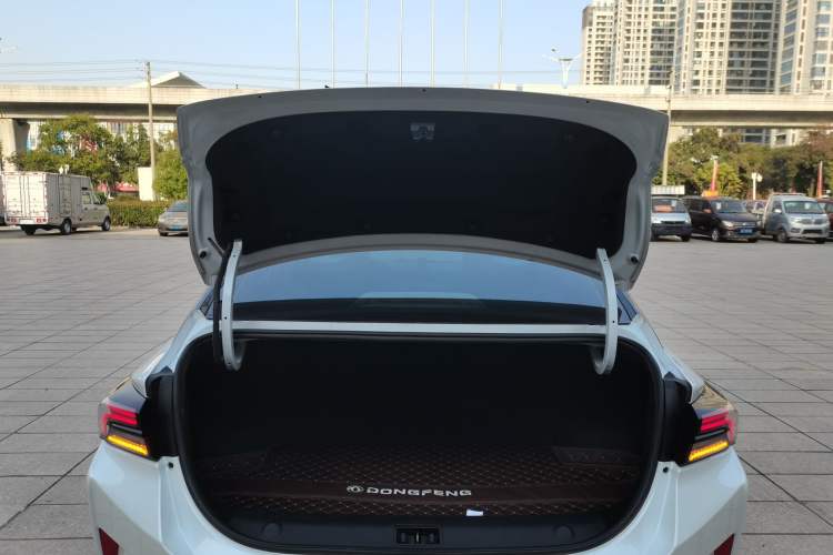 Used Dongfeng Aeolus Yixuan MAX 2023 1.5T Super Cool Trendy Dad Edition Trunk