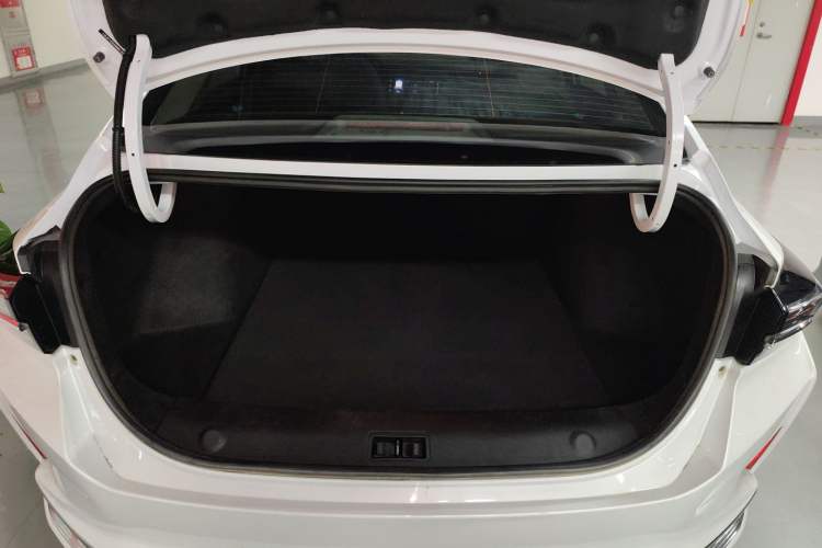 Used Dongfeng Aeolus Yixuan MAX 2023 1.5T Super-Powered Dad Edition Trunk