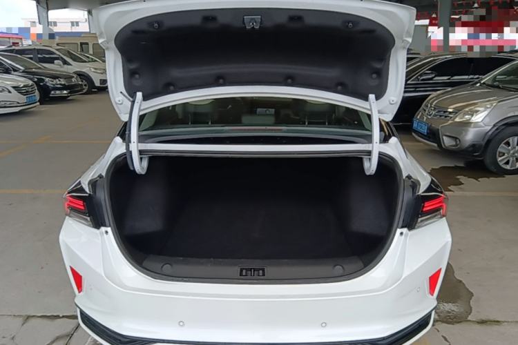 Used Dongfeng Aeolus Yixuan MAX 2023 1.5T Super Cool Trendy Dad Edition Trunk