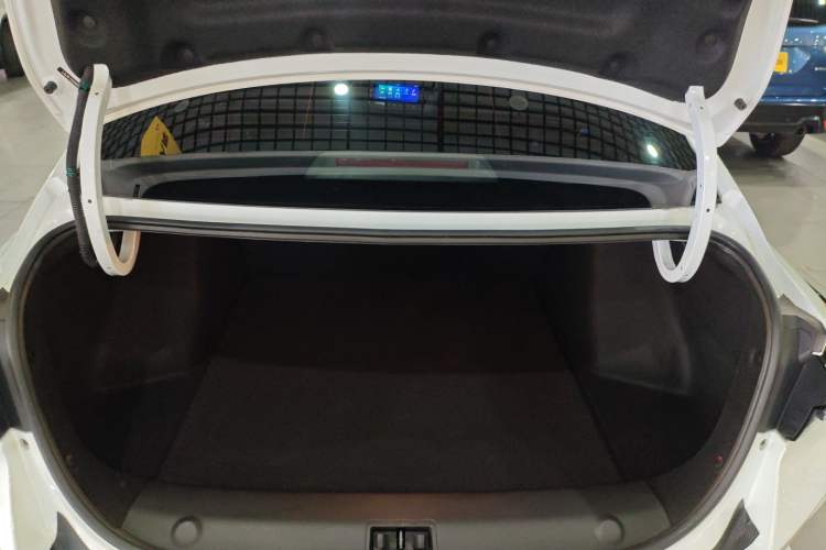 Used Dongfeng Aeolus Yixuan MAX 2023 1.5T Ultra-Stylish Trendsetting Dad Edition Trunk