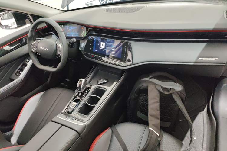 Used Dongfeng Aeolus Yixuan MAX 2024 1.5T Prestige Hybrid Edition Center Console