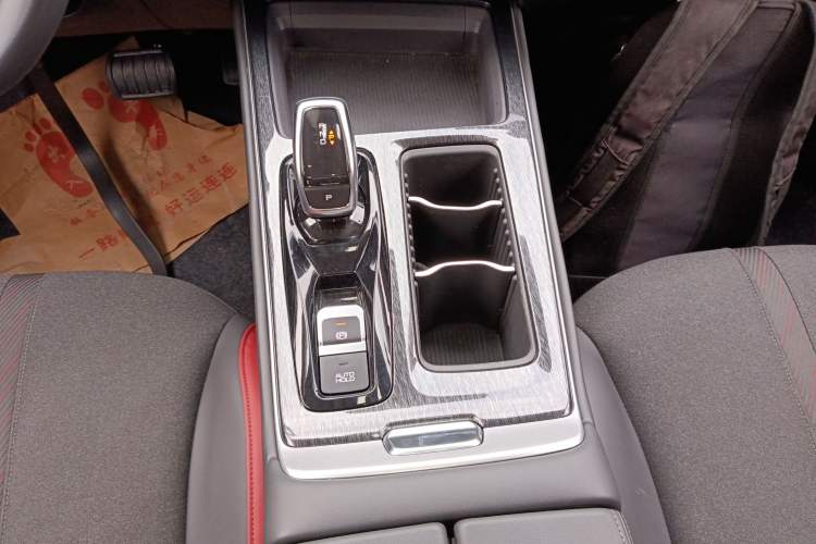 Used Dongfeng Aeolus Yixuan MAX 2024 1.5T Luxury Edition Gear Lever