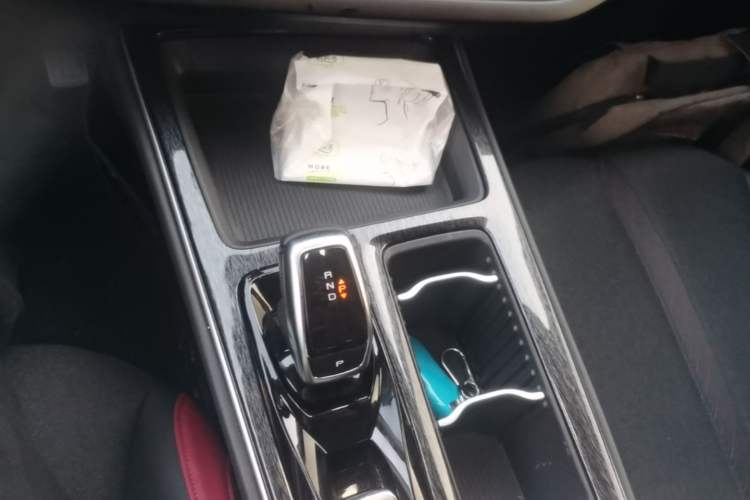Used Dongfeng Aeolus Yixuan MAX 2024 1.5T Luxury Edition Gear Lever