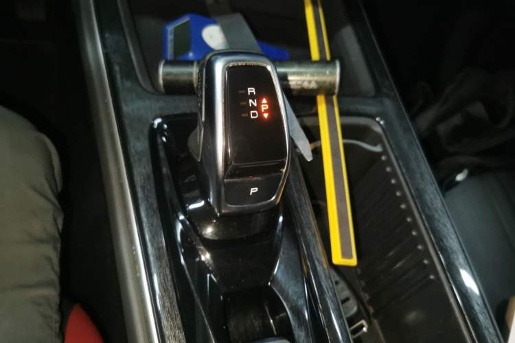 Used Dongfeng Aeolus Yixuan MAX 2024 1.5T Prestige Edition Gear Lever