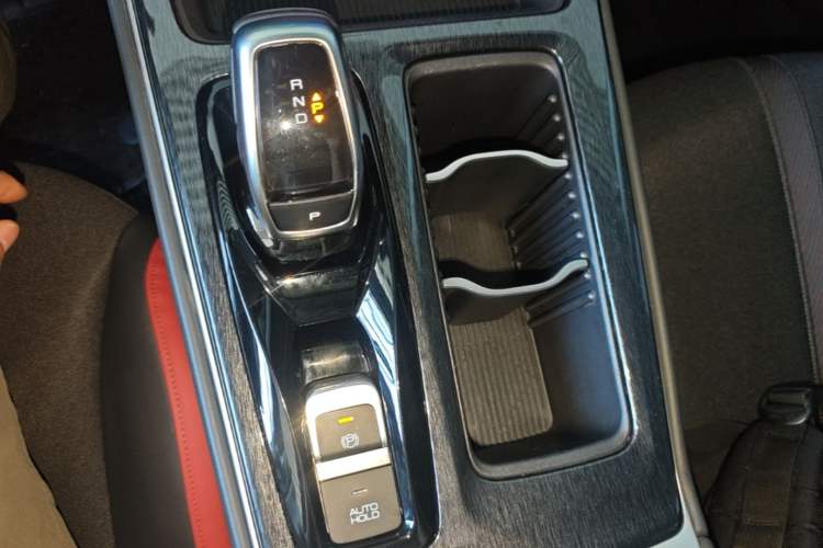 Used Dongfeng Aeolus Yixuan MAX 2024 1.5T Luxury Edition Gear Lever