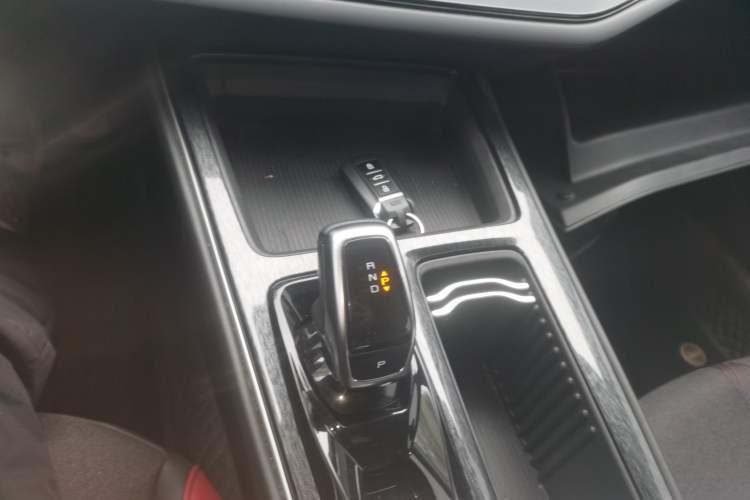 Used Dongfeng Aeolus Yixuan MAX 2024 1.5T Luxury Edition Gear Lever