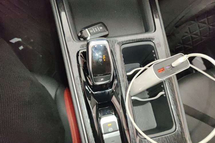 Used Dongfeng Aeolus Yixuan MAX 2024 1.5T Prestige Hybrid Edition Gear Lever