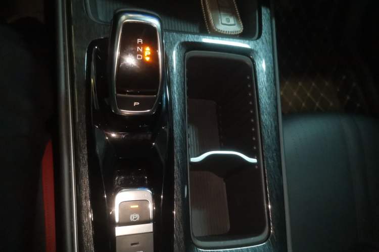 Used Dongfeng Aeolus Yixuan MAX 2024 1.5T Prestige Edition Gear Lever