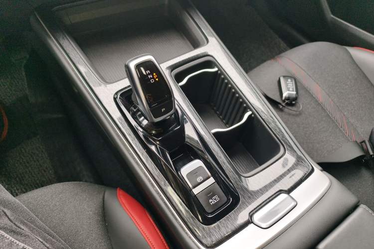 Used Dongfeng Aeolus Yixuan MAX 2024 1.5T Luxury Edition Gear Lever