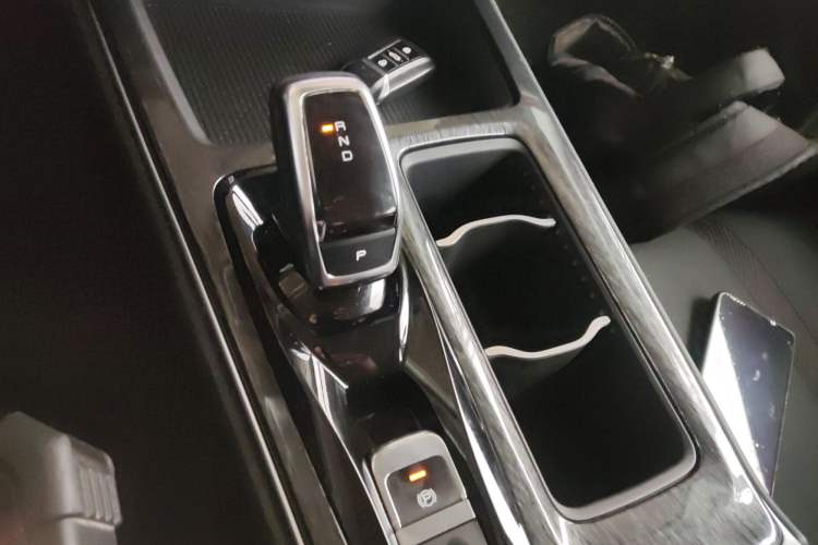 Used Dongfeng Aeolus Yixuan MAX 2024 1.5T Luxury Edition Gear Lever