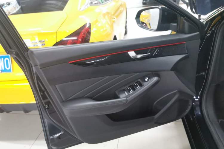 Used Dongfeng Aeolus Yixuan MAX 2024 1.5T Prestige Edition Left Front Door Interior