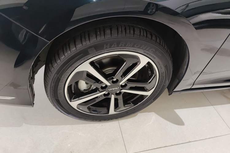 Used Dongfeng Aeolus Yixuan MAX 2024 1.5T Prestige Hybrid Edition Left Front Wheel Hub