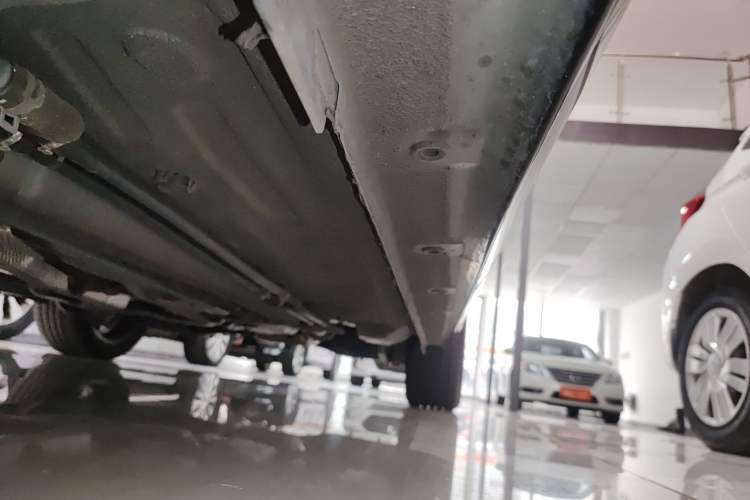 Used Dongfeng Aeolus Yixuan MAX 2024 1.5T Prestige Hybrid Edition Left Side Sill