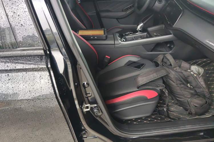 Used Dongfeng Aeolus Yixuan MAX 2024 1.5T Luxury Edition Right Front Seat
