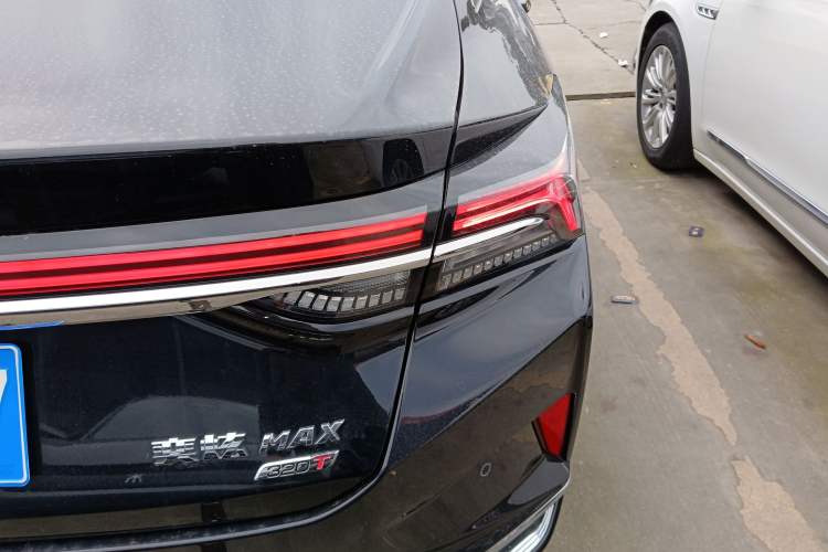 Used Dongfeng Aeolus Yixuan MAX 2024 1.5T Luxury Edition Right Rear Taillight