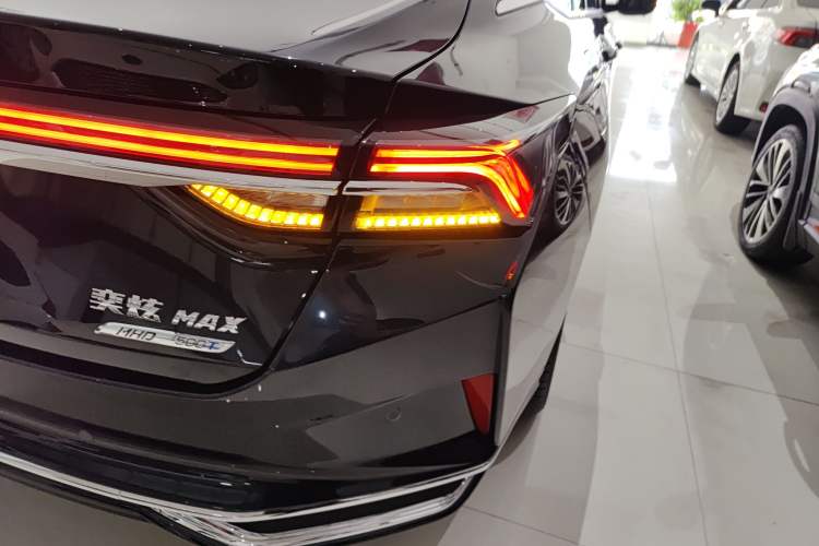 Used Dongfeng Aeolus Yixuan MAX 2024 1.5T Prestige Hybrid Edition Right Rear Taillight