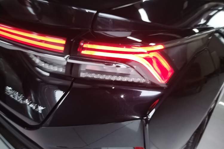 Used Dongfeng Aeolus Yixuan MAX 2024 1.5T Luxury Edition Right Rear Taillight