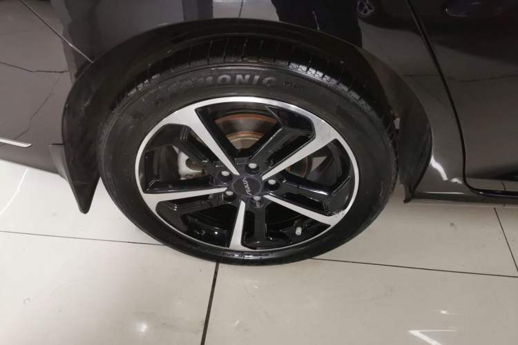 Used Dongfeng Aeolus Yixuan MAX 2024 1.5T Prestige Edition Right Rear Wheel Hub