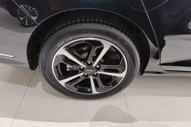 Used Dongfeng Aeolus Yixuan MAX 2024 1.5T Prestige Hybrid Edition Right Rear Wheel Hub