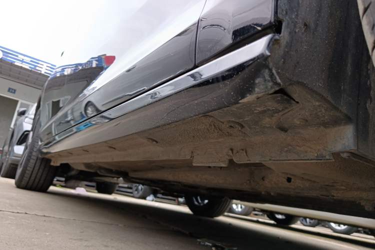 Used Dongfeng Aeolus Yixuan MAX 2024 1.5T Luxury Edition Right Side Sill