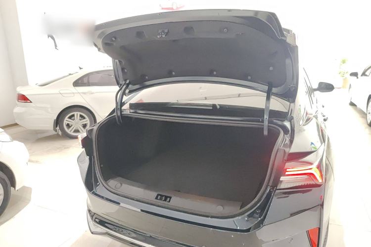 Used Dongfeng Aeolus Yixuan MAX 2024 1.5T Prestige Hybrid Edition Trunk