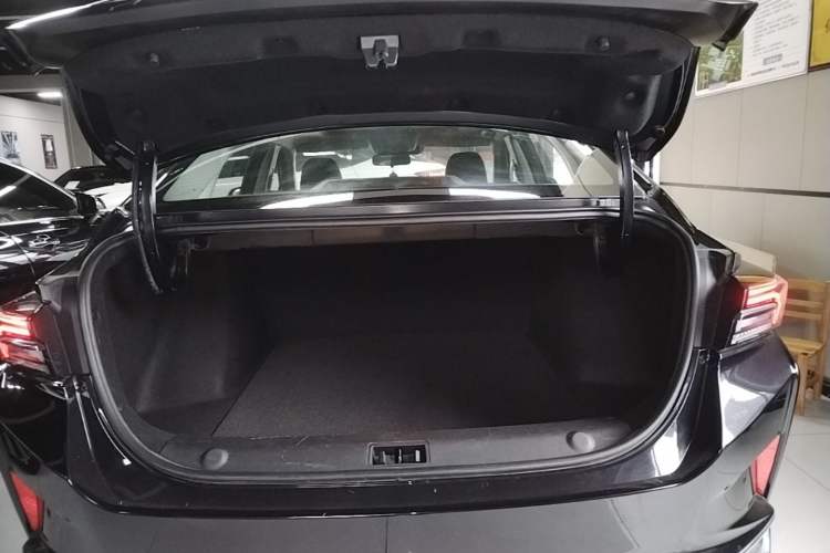 Used Dongfeng Aeolus Yixuan MAX 2024 1.5T Luxury Edition Trunk
