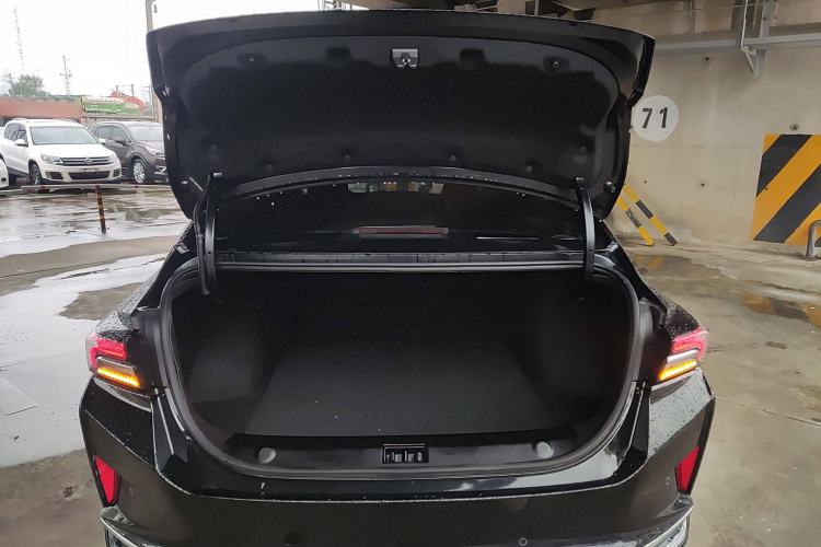 Used Dongfeng Aeolus Yixuan MAX 2024 1.5T Luxury Edition Trunk