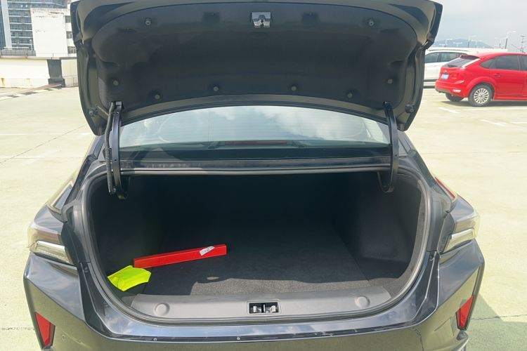 Used Dongfeng Aeolus Yixuan MAX 2024 1.5T Luxury Edition Trunk