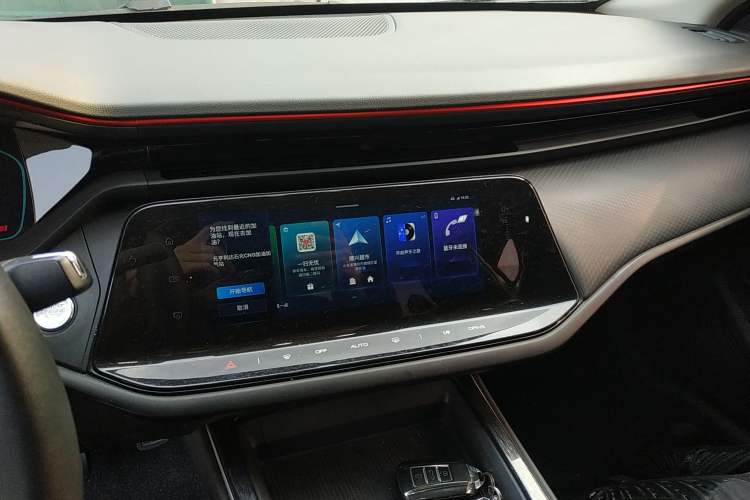Used Dongfeng Aeolus Yixuan MAX 2024 1.5T Luxury Edition Audio And AC Panel