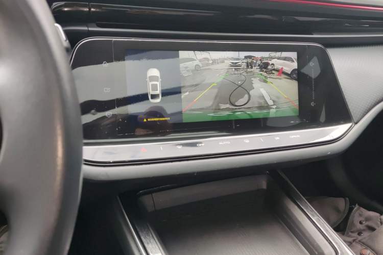 Used Dongfeng Aeolus Yixuan MAX 2024 1.5T Luxury Edition Audio And AC Panel