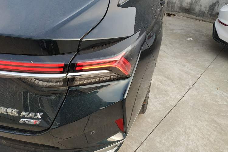 Used Dongfeng Aeolus Yixuan MAX 2024 1.5T Luxury Edition Right Rear Taillight