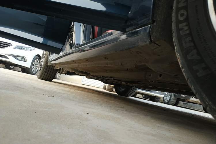 Used Dongfeng Aeolus Yixuan MAX 2024 1.5T Luxury Edition Right Side Sill
