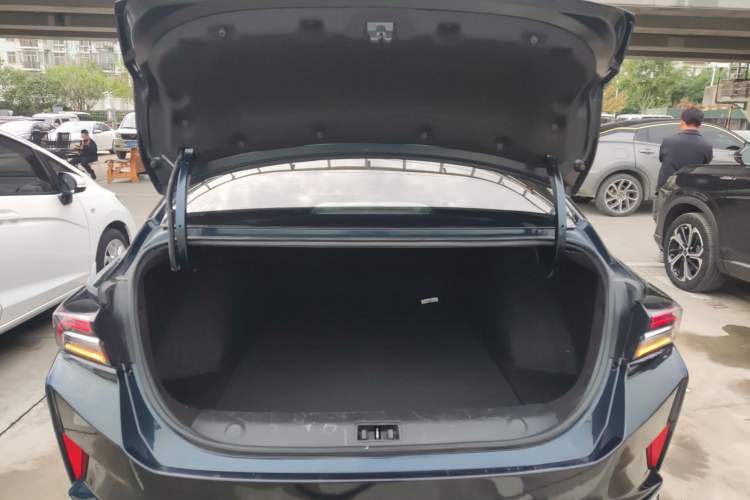 Used Dongfeng Aeolus Yixuan MAX 2024 1.5T Luxury Edition Trunk