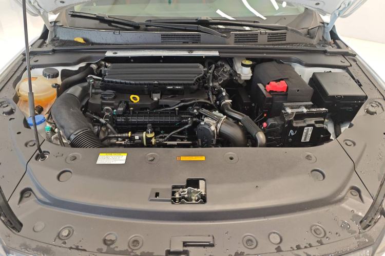 Used Dongfeng Aeolus Yixuan MAX 2024 1.5T Luxury Edition Engine Bay