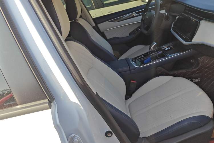 Used Dongfeng Aeolus Yixuan MAX 2024 1.5T Prestige Edition Right Front Seat