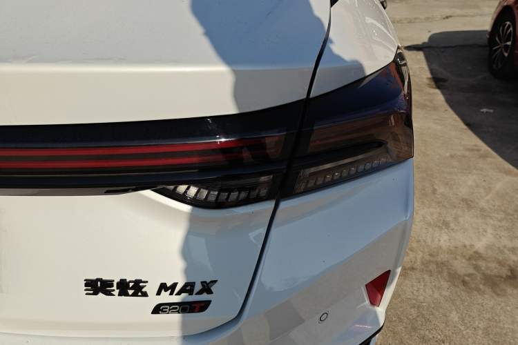 Used Dongfeng Aeolus Yixuan MAX 2024 1.5T Prestige Edition Right Rear Taillight