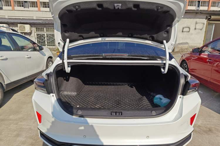 Used Dongfeng Aeolus Yixuan MAX 2024 1.5T Prestige Edition Trunk