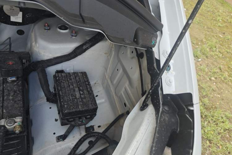 Used Dongfeng Furetong  Engine Bay Left