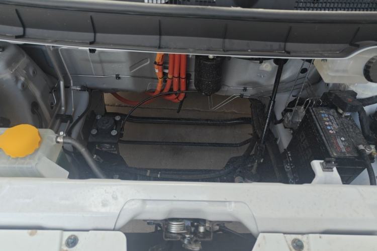Used Dongfeng Furetong  Engine Bay