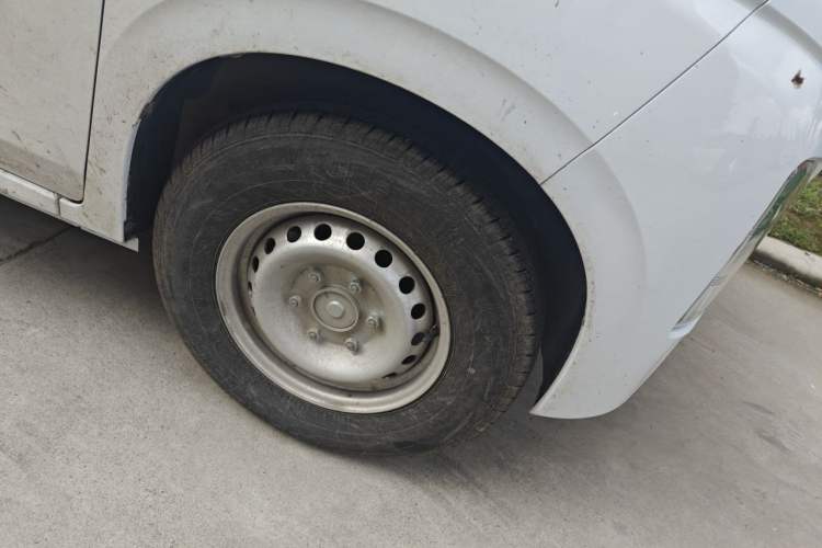 Used Dongfeng Furetong  Right Front Wheel Hub