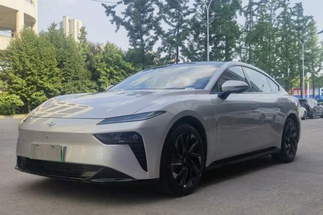 Dongfeng eπ eπ007 2024 Range-Extended 200 RuYi Edition مستعملة