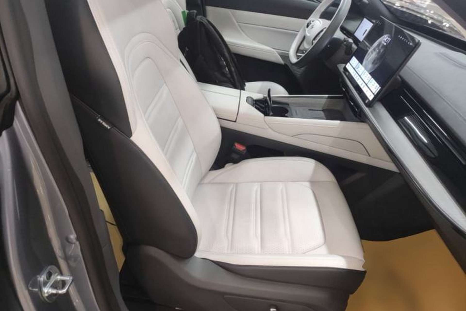 Used Dongfeng eπ eπ007 2024 530 Pro Version Right Front Seat